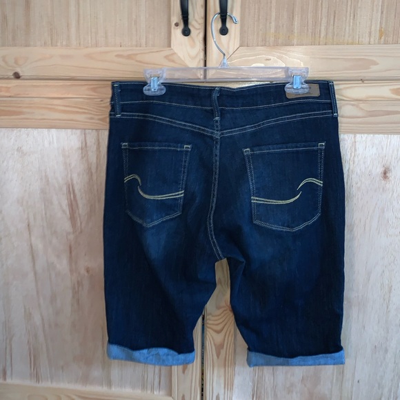 Signature by Levi Strauss modern skinny blue denim Jean shorts size 16 -W33 - Picture 2 of 3